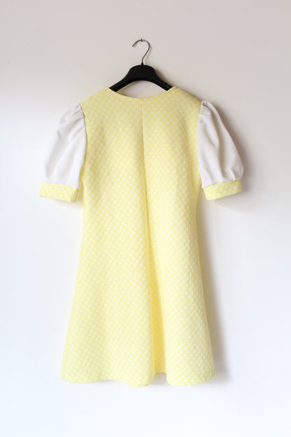 Robe vintage courte jaune pâle manches bouffantes la friperie vintage 25