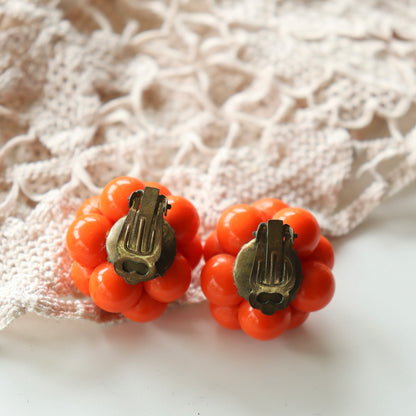 Boucles d'oreille clips vintage fleur plastique orange la friperie vintage 25