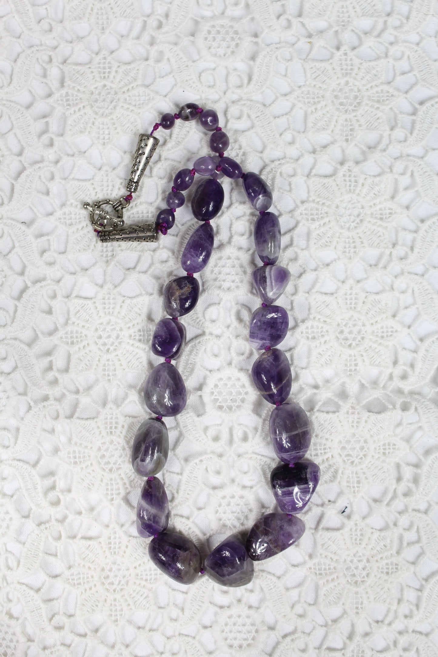 Collier pierres naturelles améthyste violette seconde-main fermoir argenté - la friperie vintage 25