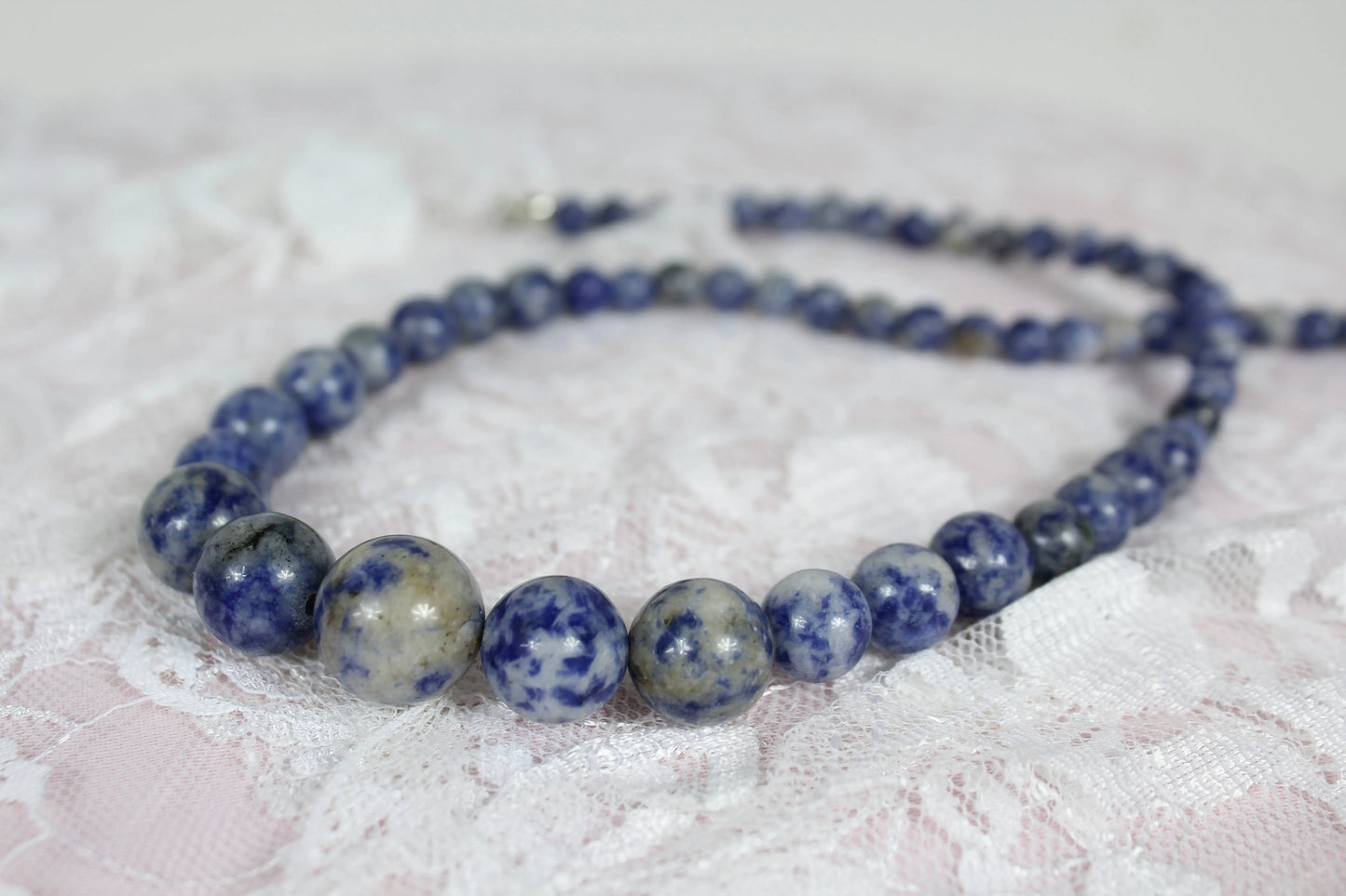 Collier en perles Sodalite semi-précieuse - la friperie vintage 25