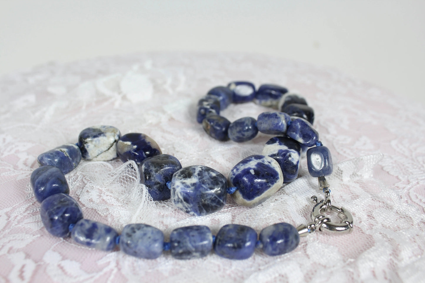 Collier pierre semi-précieuse Sodalite seconde-main - la friperie vintage 25