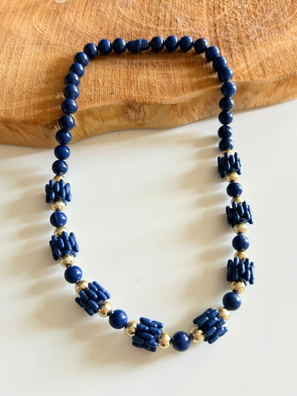 Collier vintage plastique bleu marine et or la friperie vintage 25