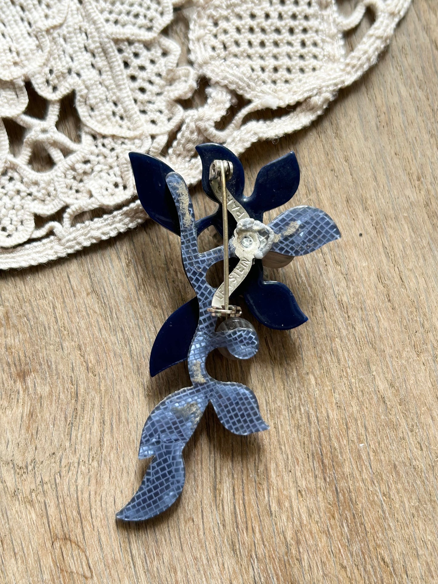 Broche vintage créateur français Léa Stein branche et baies bleues la friperie vintage 25