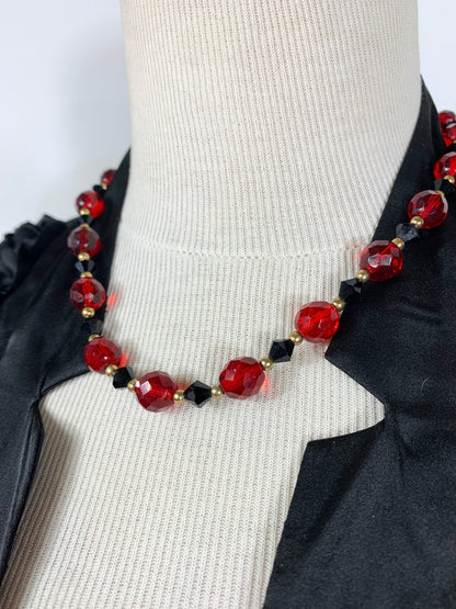 Collier vintage ancien perles en verre rouge et noir à facettes la friperie vintage 25