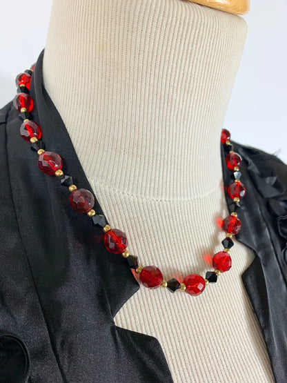 Collier vintage ancien perles en verre rouge et noir à facettes la friperie vintage 25