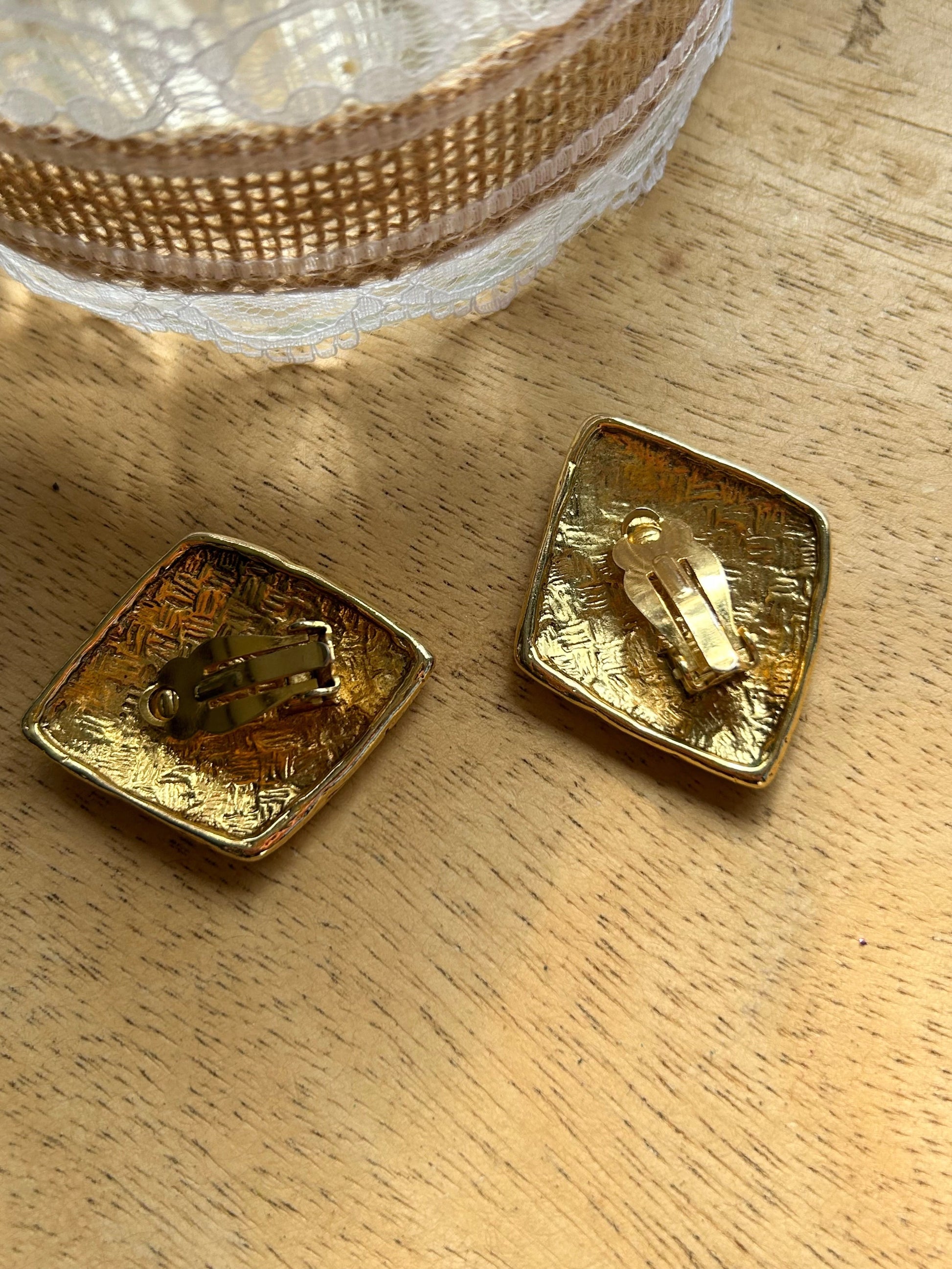 Boucles d'oreille clips vintage Givenchy la friperie vintage 25