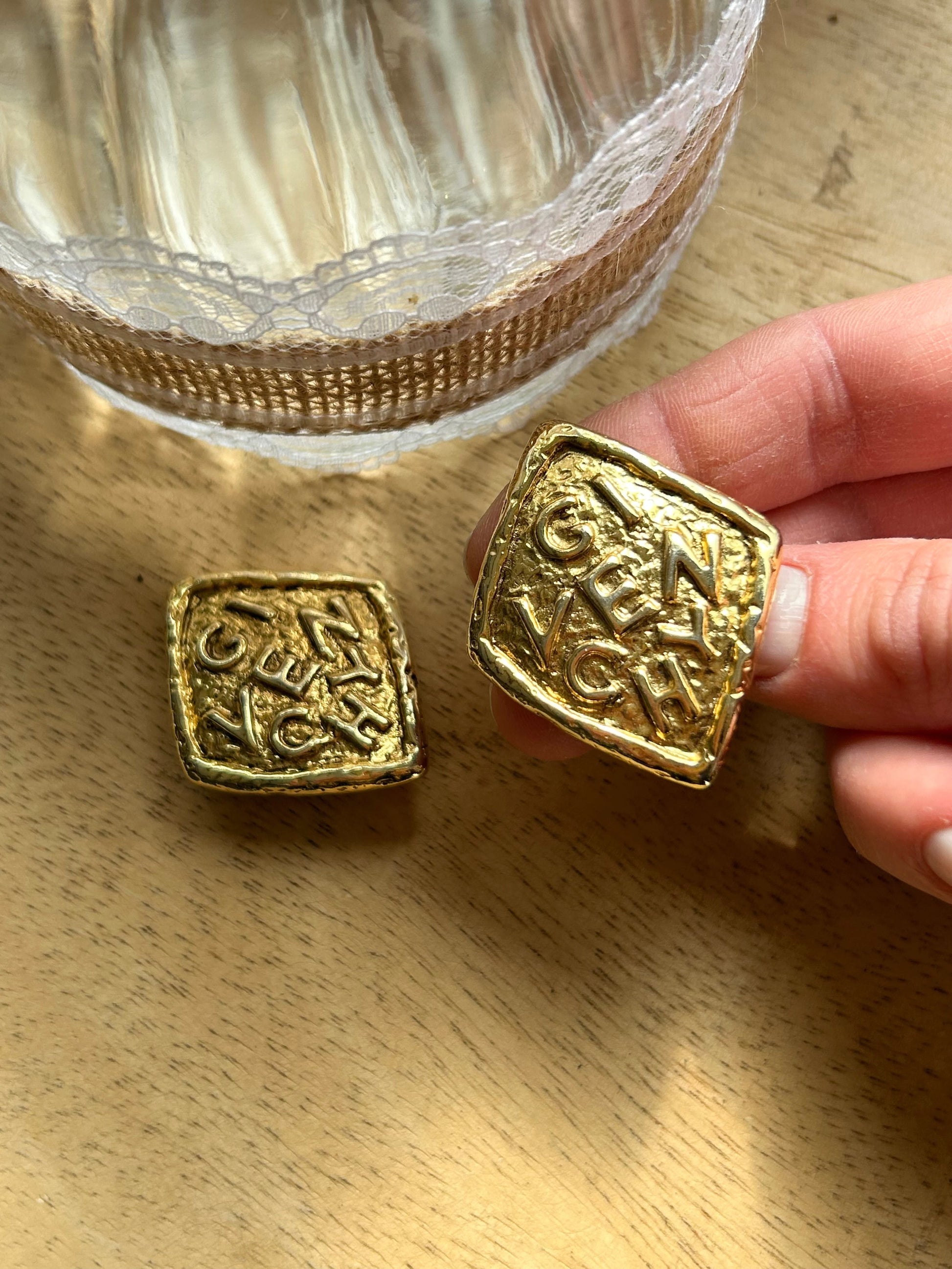 Boucles d'oreille clips vintage Givenchy la friperie vintage 25