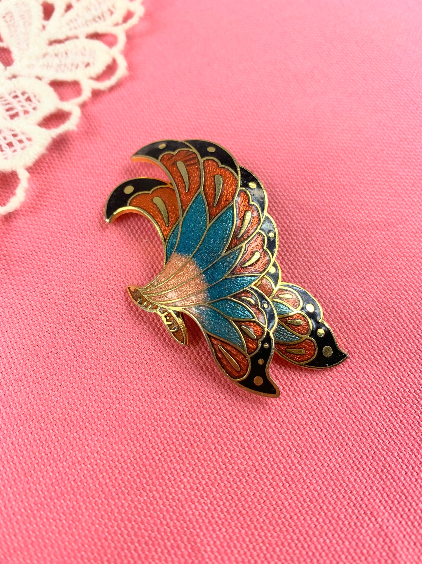 Broche papillon vintage métal doré émaillé coloré