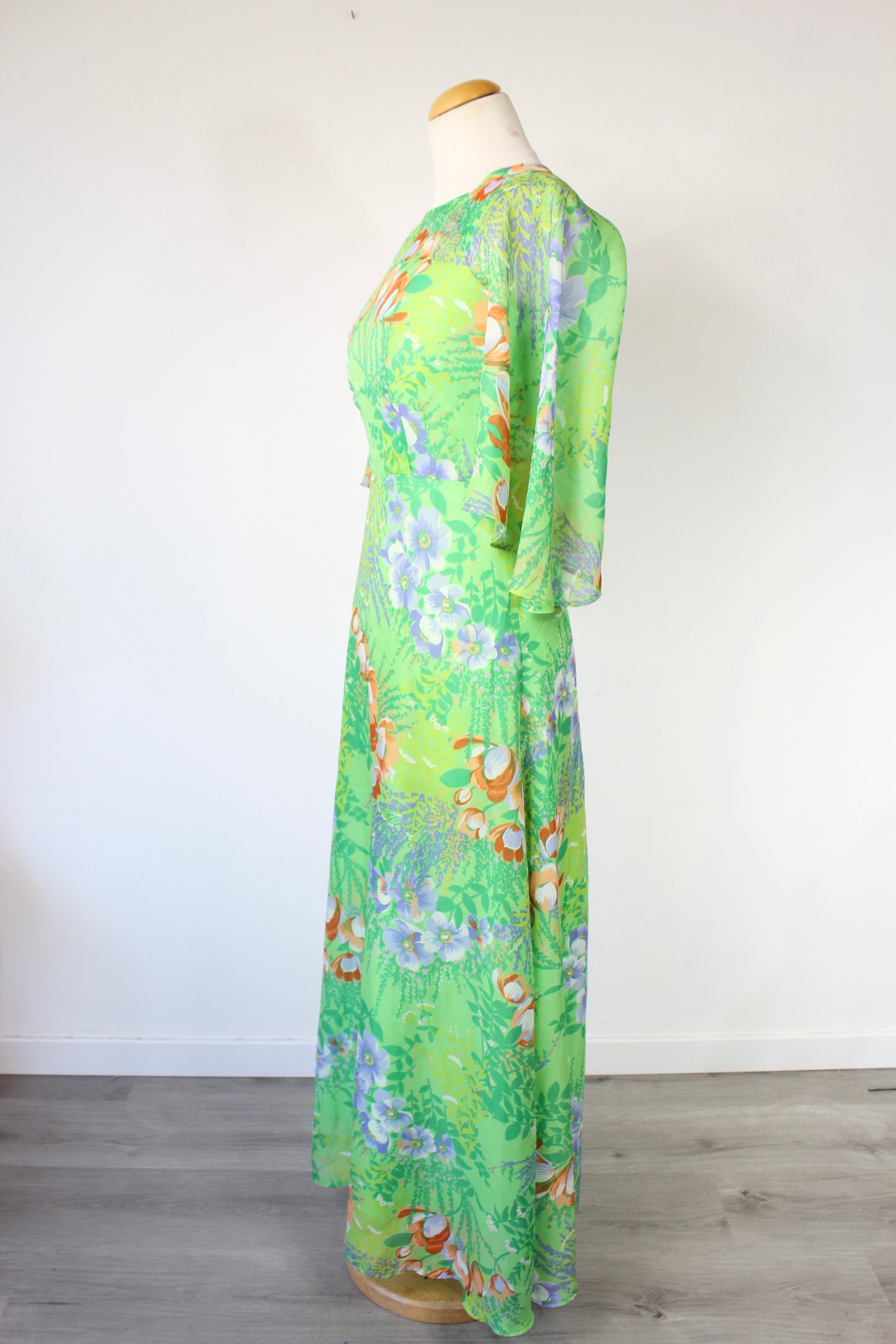 Robe longue vintage années 70 hippy verte motifs fleuris manches amples