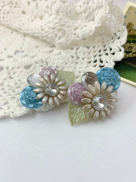 Boucles d'oreille clips fleurs plastique pastel