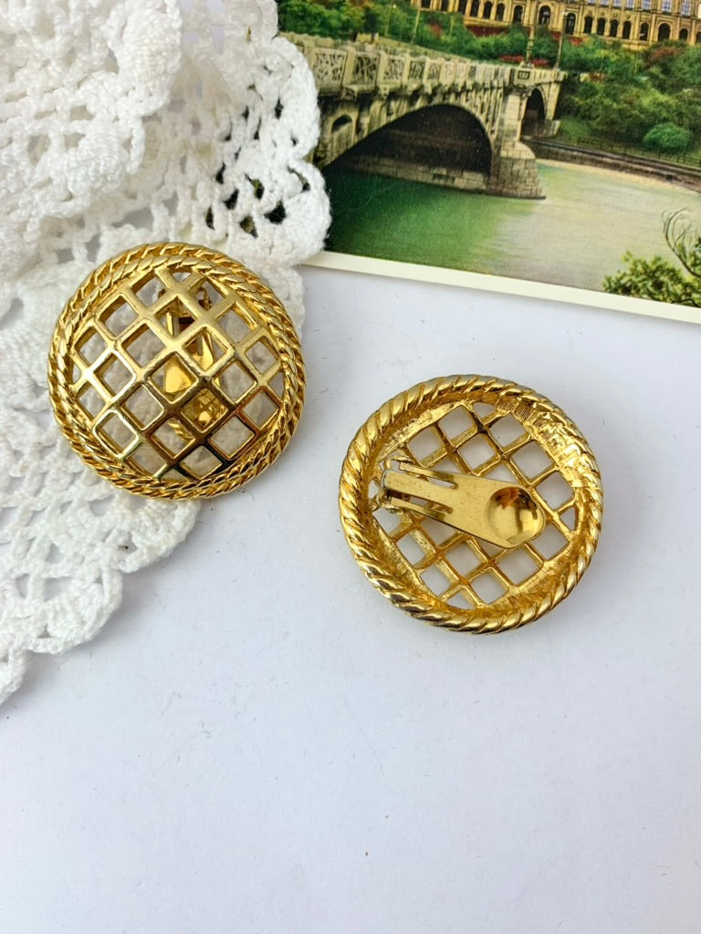 Boucles d'oreille vintage clips métal doré ajouré rond la friperie vintage 25