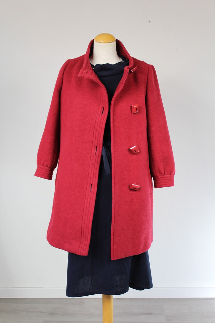 Manteau vintage rouge en laine boutons carrés années 80