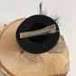Pince à cheveux vintage chapeau noir et plume La friperie vintage