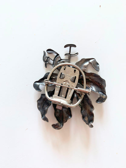 Broche ancienne Fleur de Lys métal argenté