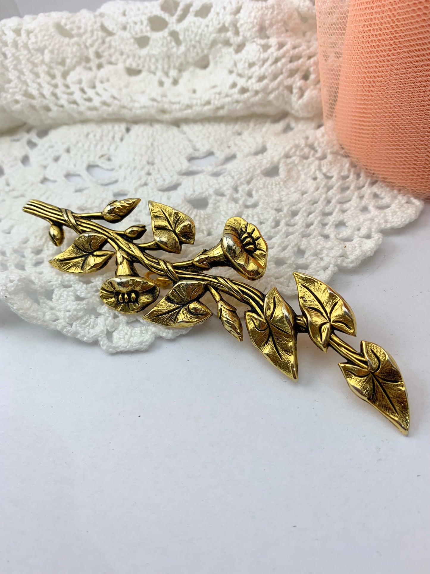 Grande broche vintage métal doré branche fleuri