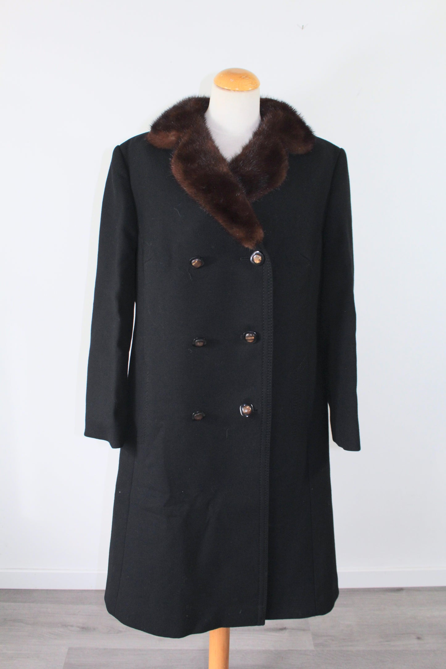 Manteau long noir en laine col fourrure marron Dell mod La friperie vintage