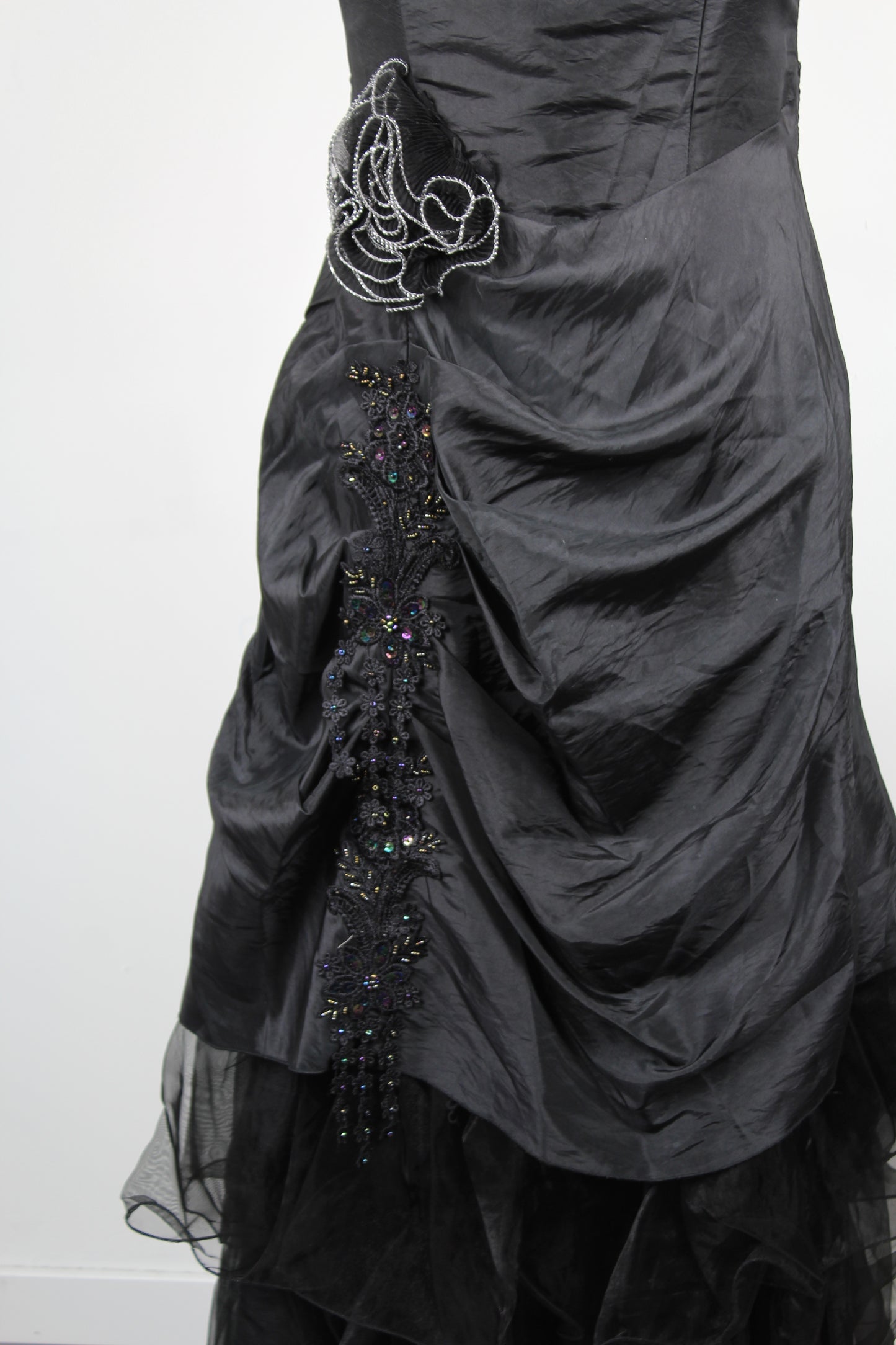 Robe de soirée vintage longue noire à bretelles et dentelle