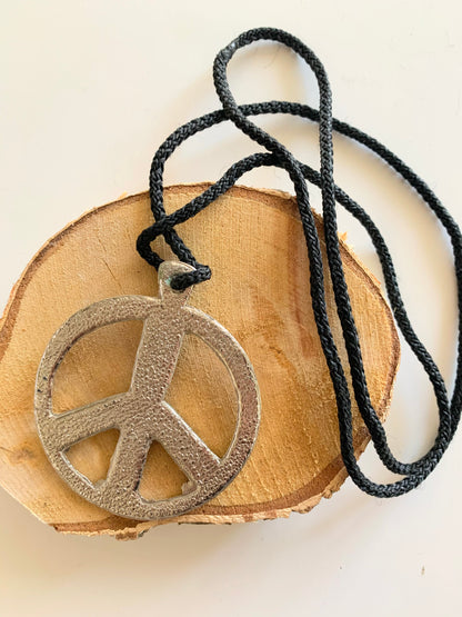 Collier Peace and Love argenté La friperie vintage